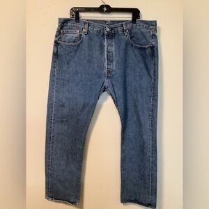 Levi’s 569 mens vintage button fly straight relax fit 100% cotton 42X 32 jeans